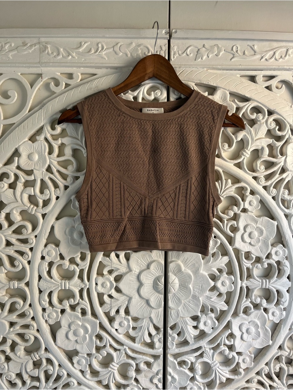 Aritzia Babaton Textured Knit Crop Tank Top Medium | Taupe Sleeveless Sweater